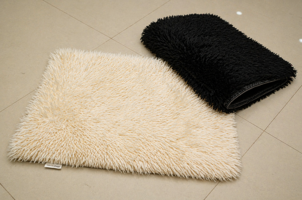 FeatherSoft Luxe Shaggy Microfiber Rug Set (Ivory & Black)